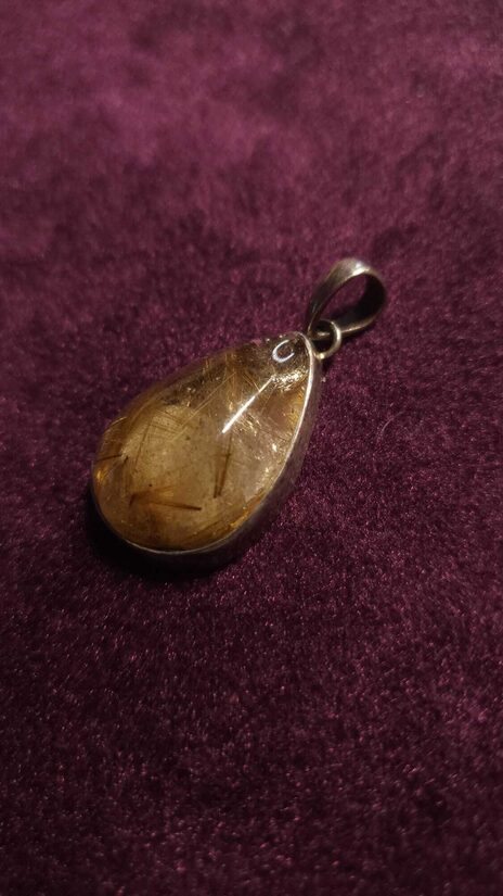 rutila kvarcs kulons sudrabā